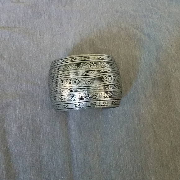 🌹 2 for $5 Silver cuff - Picture 1 of 4